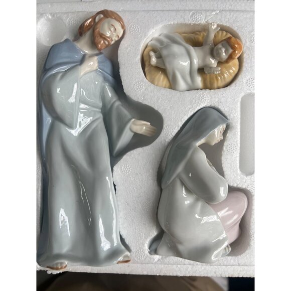 Vintage 3pc Nativity Set In Box The Blessed Family 1992 Avon Fine Collectibles - Picture 11 of 14